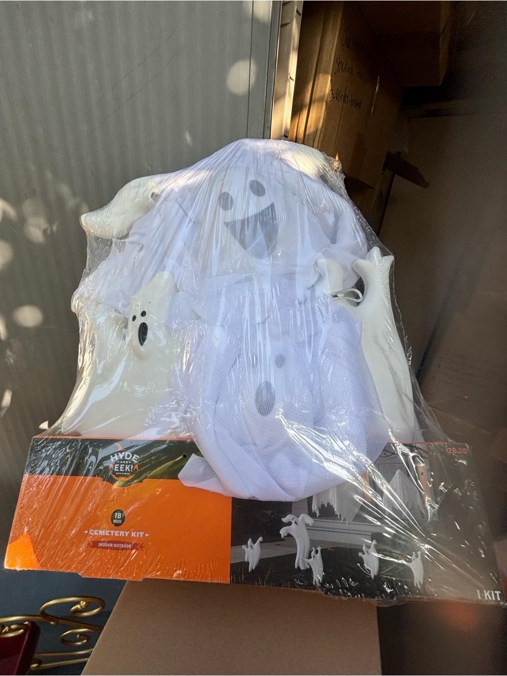 White Ghost Hyde and eek boutique 18 pc set. Indoor or outdoor